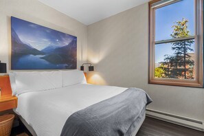 2 室のベッドルーム、WiFi (無料)、ベッドシーツ