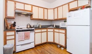 Private kitchen - Perfect 1-bdrm with bath in funky Lower East Side (New York)