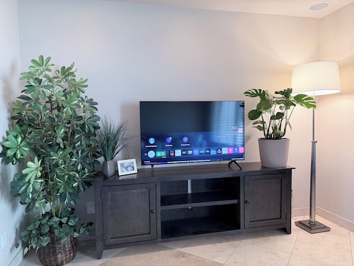3 bedroom sleeps up to 8 in the heart of Tempe
