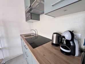 Private kitchen - Sea View Residence with Pool (Lu Bagnu)