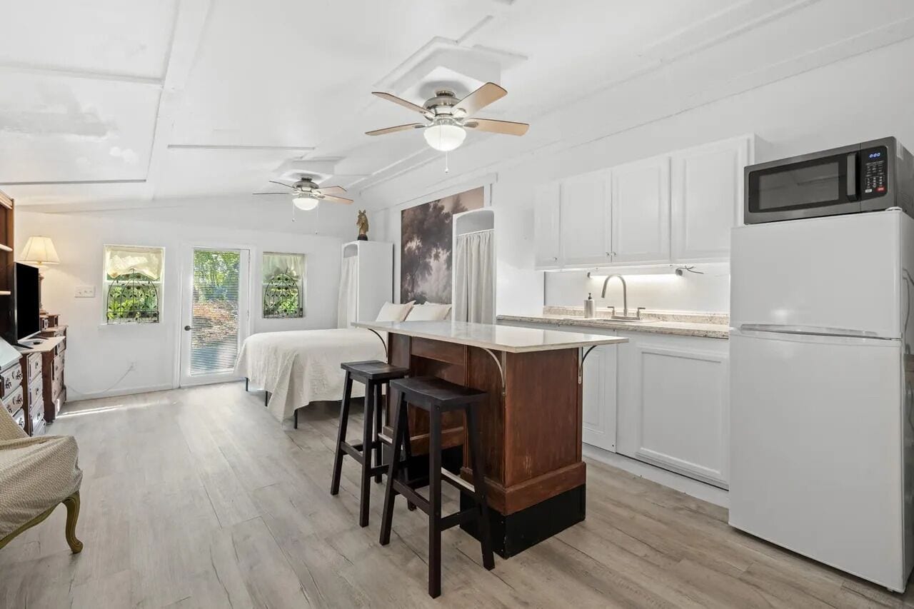 Apartment, 1 Queen Bed, Non Smoking, Kitchenette | Private kitchen