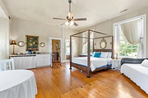 Family Studio Suite, Multiple Beds, Non Smoking, Kitchenette - Bashford Manor Inn (Louisville)