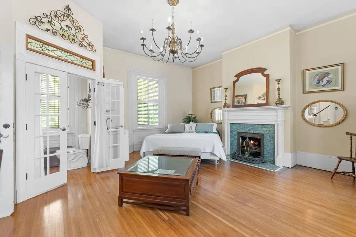 Studio Suite, 1 King Bed, Non Smoking, Kitchenette