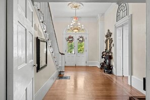 Interior - Bashford Manor Inn (Louisville)