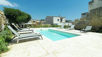 Seasonal outdoor pool