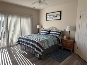 Iron/ironing board, WiFi, bed sheets - Spacious waterfront 3-bedroom condo in pleasant Sunrise Beach with pool access (Sunrise Beach)
