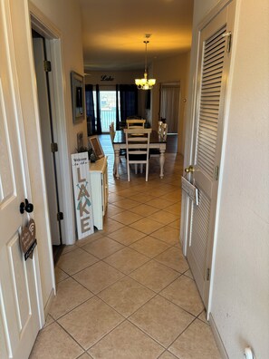 Interior - Spacious waterfront 3-bedroom condo in pleasant Sunrise Beach with pool access (Sunrise Beach)