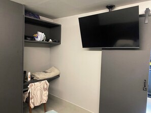 A bathroom with a built-in shelf, a towel, and a toilet. - A place to stay with family and friends, to have a good rest. (Goiânia)