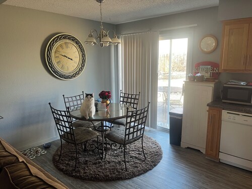 Adorable townhome with in Blue Springs 10 Miles from GEHA STADIUM