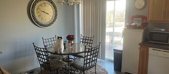 Adorable townhome with in Blue Springs 10 Miles from GEHA STADIUM