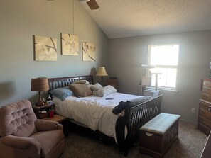 Iron/ironing board, internet, bed sheets