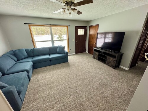 Cozy 3bedroom pet friendly home in peaceful Marquette perfect for relaxing stays
