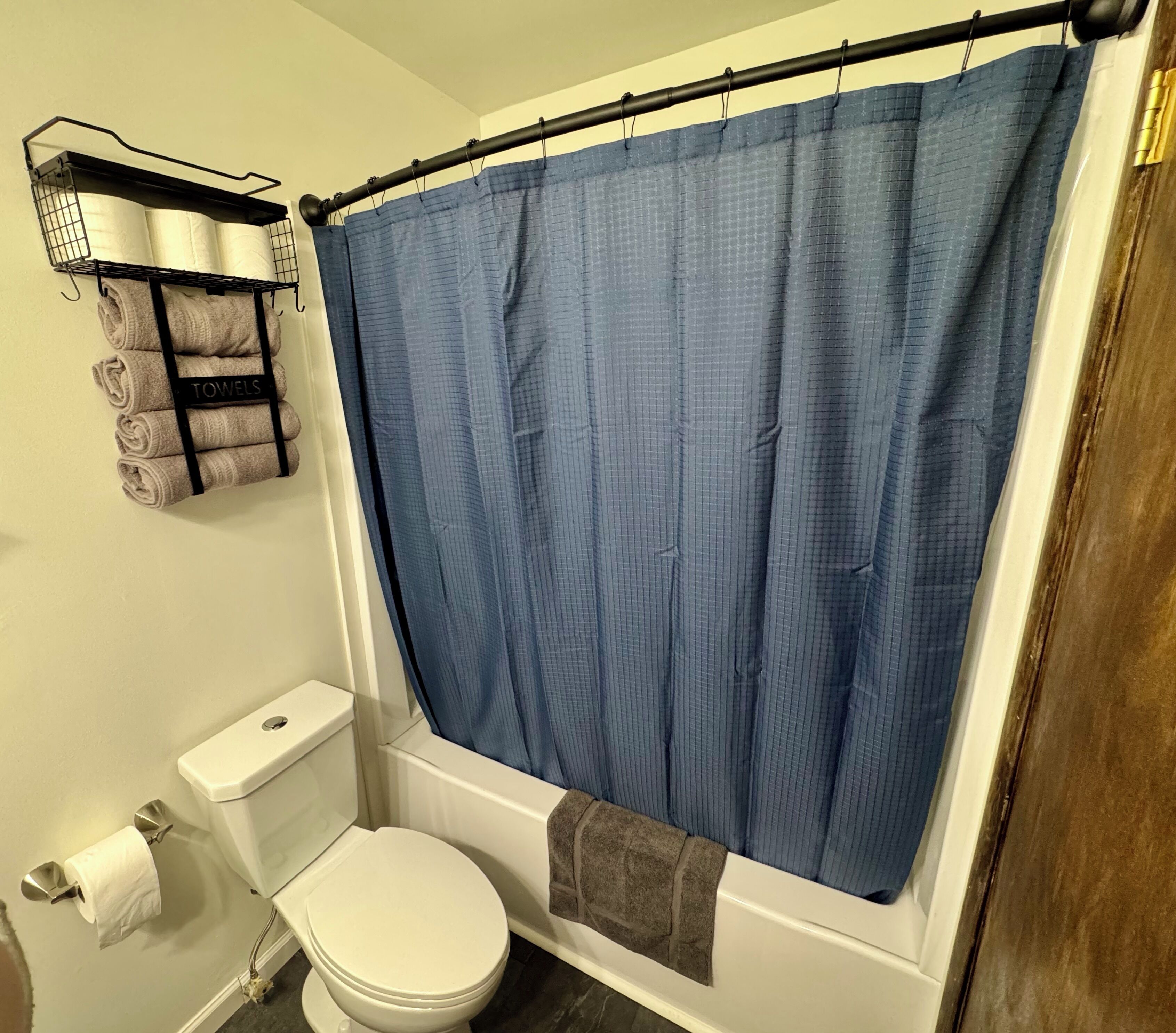 Hårføner, håndklær, såpe og toalettpapir