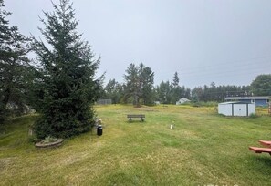 Property grounds - Cozy 3bedroom pet friendly home in peaceful Marquette perfect for relaxing stays (Marquette)