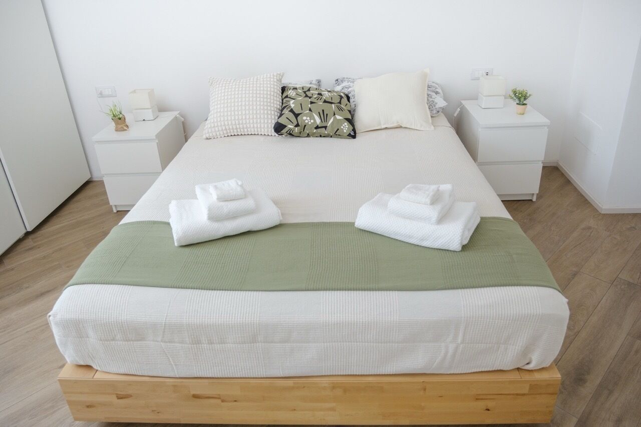 Leilighet, balkong, byutsikt | Strykejern/-brett og wi-fi (inkludert)