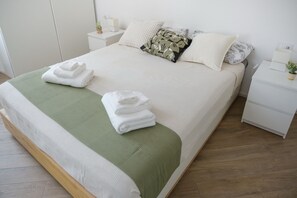 Apartamento, balcón, vistas a la ciudad | Tabla de planchar con plancha y wifi gratis