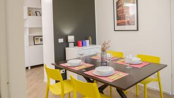 Apartment, Balcony, City View | Dining room