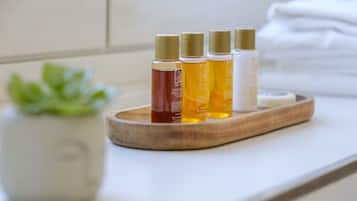 Leilighet, balkong, byutsikt | Baderomsfasiliteter