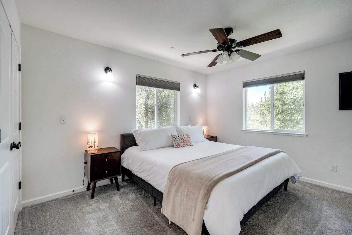 3 bedrooms, iron/ironing board, travel crib, free WiFi