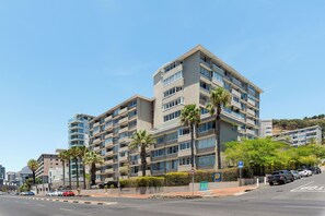 Exterior - Vibrant Green Point Stay | Bright, Modern and Scenic (Cape Town)