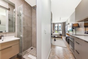 Hair dryer, towels, soap, shampoo - Luxe City Vibes in Rosebank (Johannesburg)