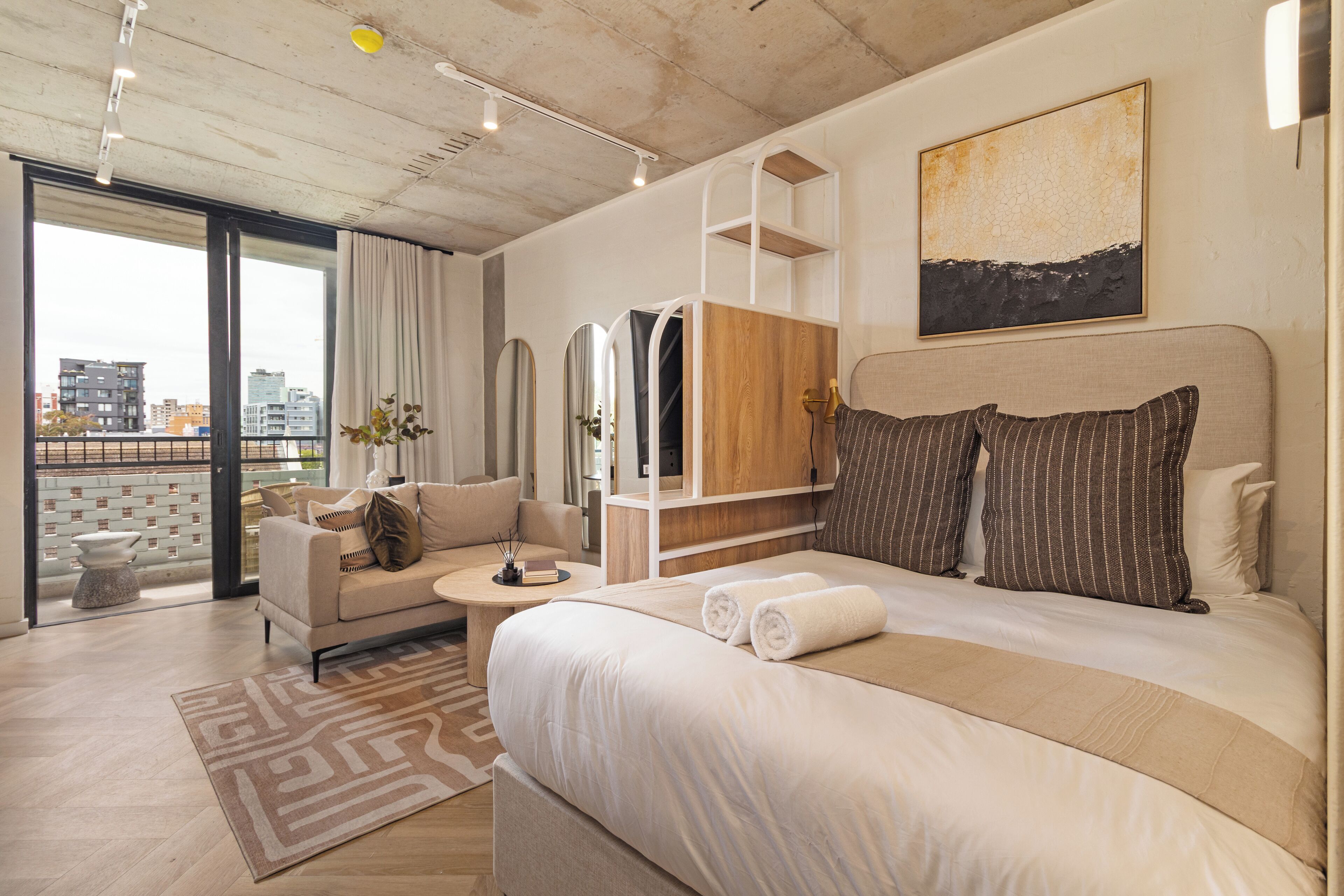 Iron/ironing board, Internet, bed sheets