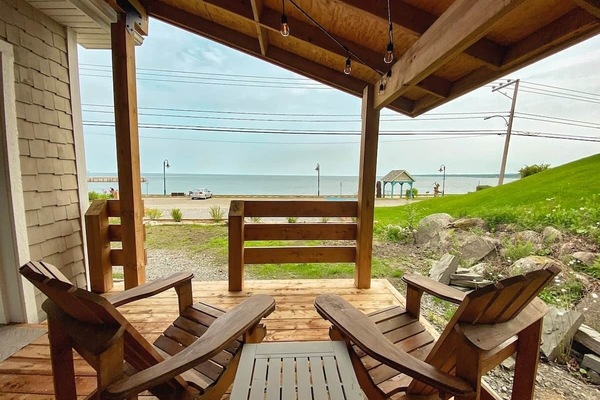 Fall for this covered terrace: salty air, BBQ, dining table, beach views!