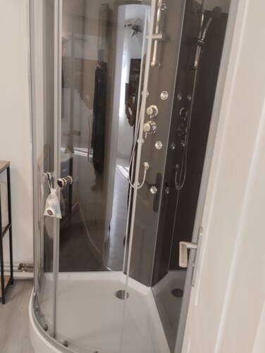 Apartment close to town center, restaurants and shops, free parking