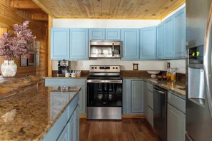 Fridge, microwave, oven, stovetop - The Storybook House | Hot Tub • Sauna • Movie Theater (Logan)