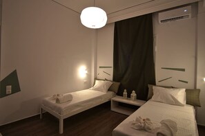 2 bedrooms, desk, iron/ironing board, WiFi - Chersonissos Central Apartment (Limenas Chersonisou)
