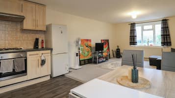 Cookware/dishes/utensils