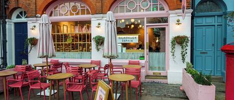 屋外ダイニングエリア