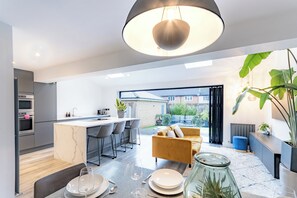 Interior - Comfortable 3 bedroom Home | Chelmsford | Sleeps 5 - Pass the Keys (Chelmsford)