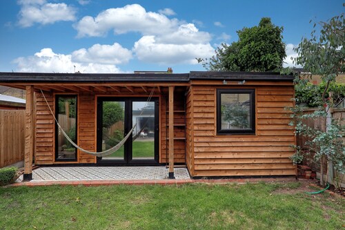 Spacious 4-Bedroom Home Near Station & Seafront - Pass the Keys