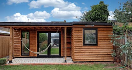 Spacious 4-Bedroom Home Near Station & Seafront - Pass the Keys