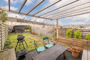 Outdoor dining - Fabulous family home, close to city centre - Pass the Keys (Bath)