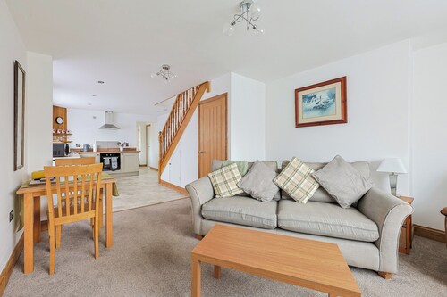 Spacious, Self Contained Annexe with Parking - Pass the Keys