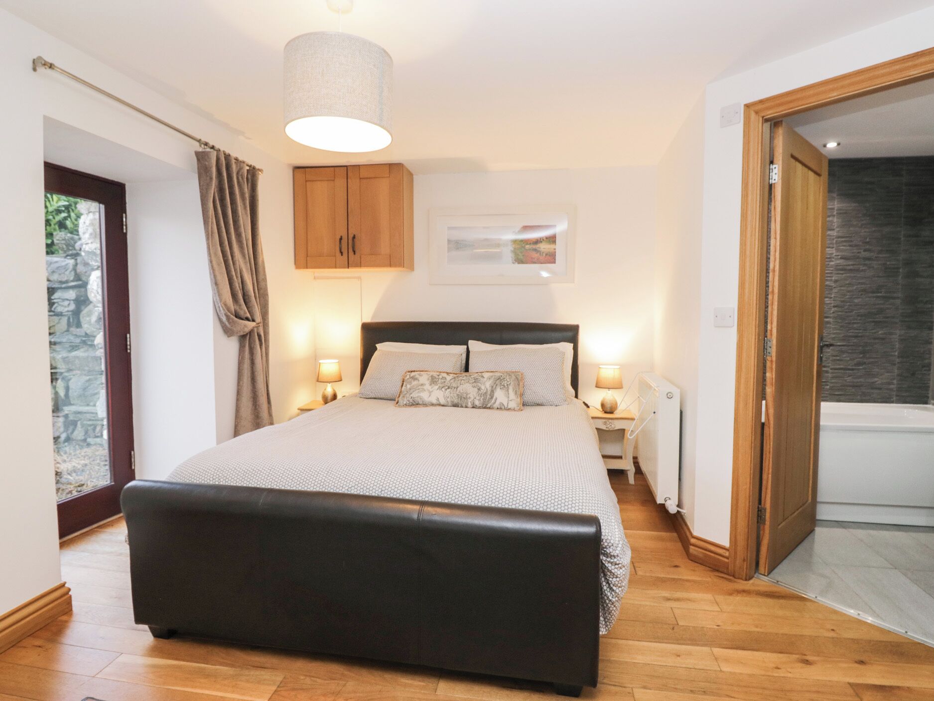 2 bedrooms, individually decorated, individually furnished