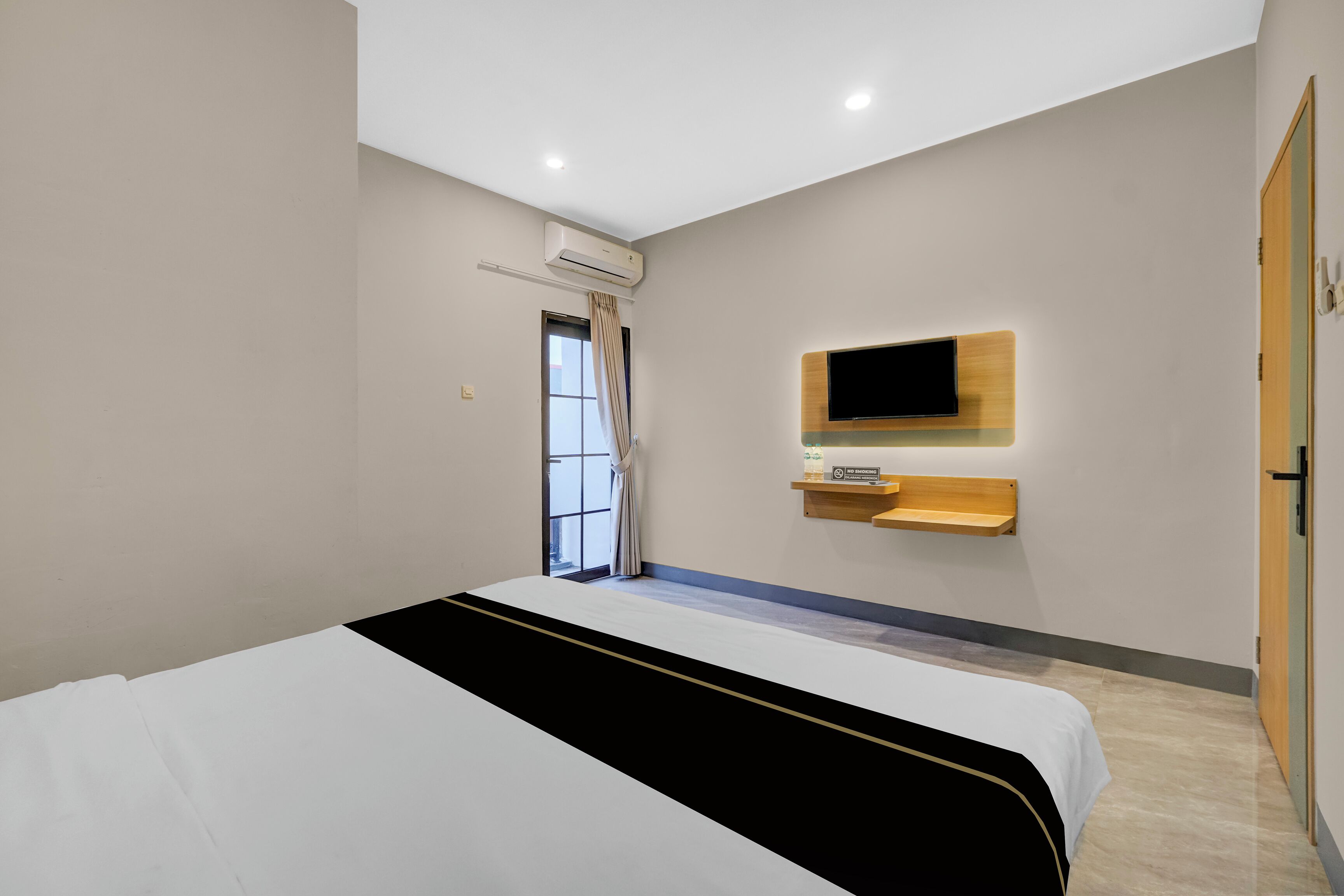 Standard Double Room | Free WiFi, bed sheets