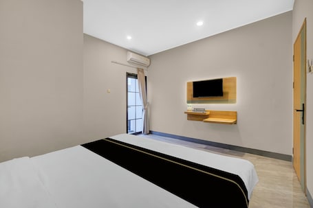 Standard Double Room | Free WiFi, bed sheets. Hotel O Ciapus Bogor