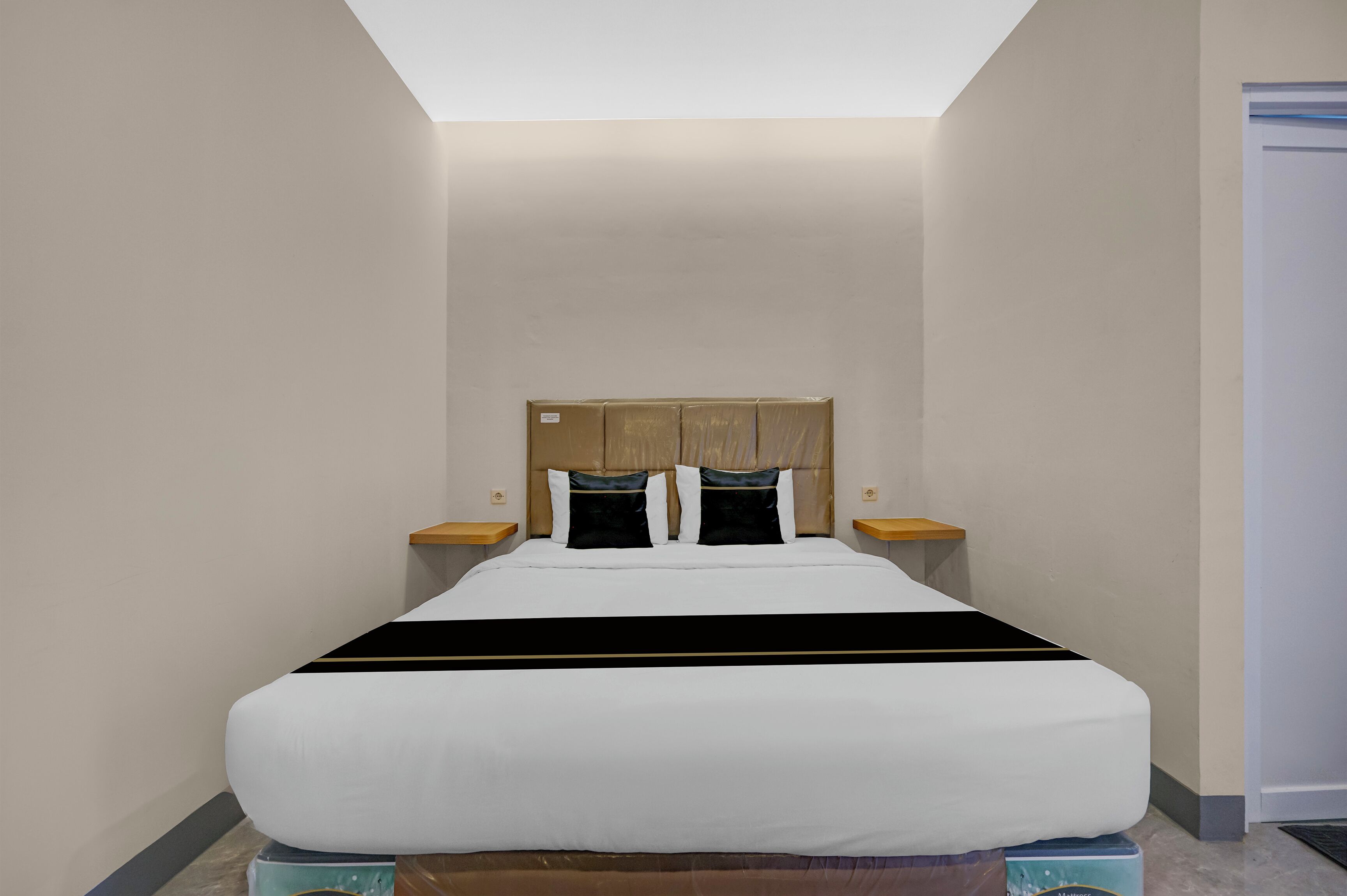 标准双人房 | 免费 WiFi、床单