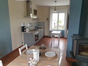 Private kitchen - LA MAISON D'ADONIS in Telgruc for 4 people with Jacuzzi (Telgruc-sur-Mer)
