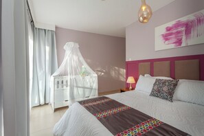 2 habitaciones, tabla de planchar con plancha, wifi y ropa de cama 