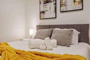 مكواة/لوح كي وواي فاي وملاءات أسرّة