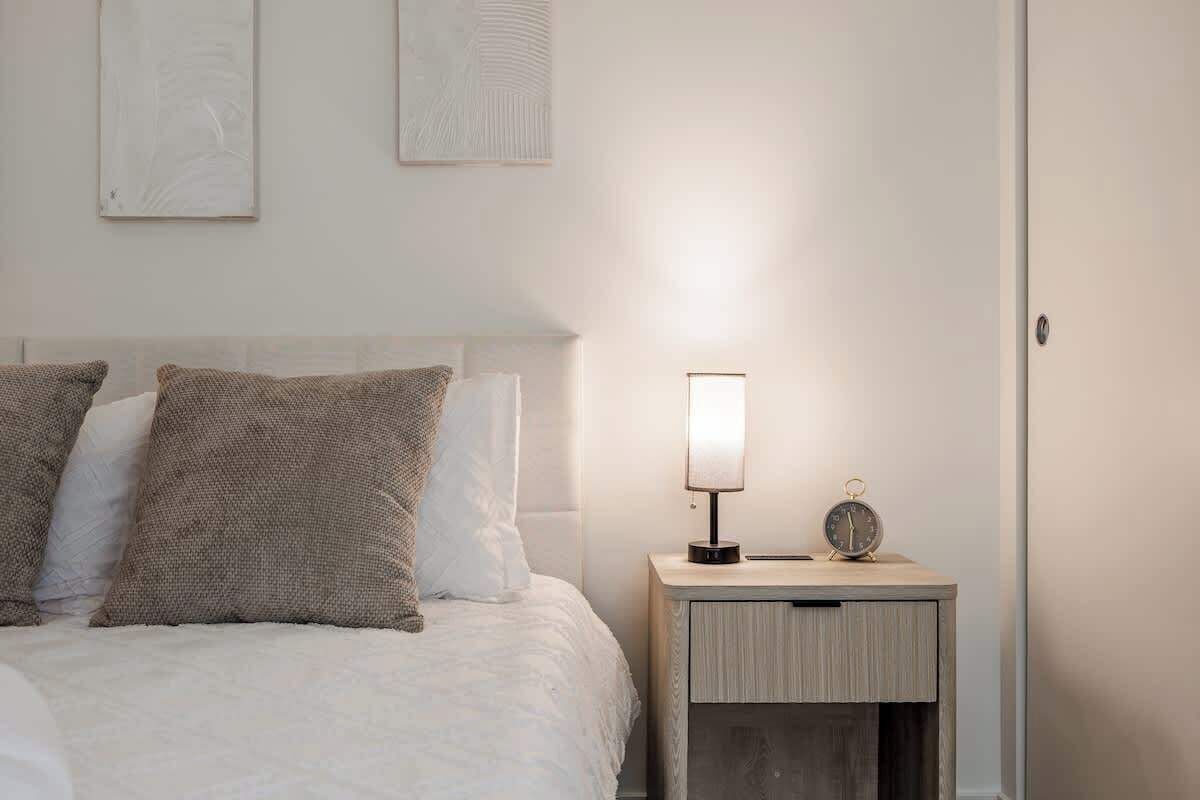 مكواة/لوح كي وواي فاي وملاءات أسرّة