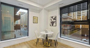 Dining - Sauna & City Views, AC, Steps to Dining, Nightlife (Calgary)
