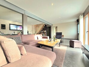 TV, books - Terémer, spacious family home near Vannes (Saint-Nolff)