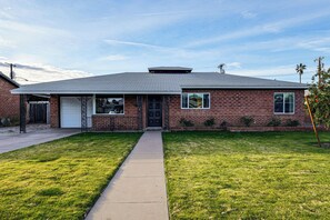 Exterior - Shop, Swim & Explore: Updated Phoenix Home! (Phoenix)
