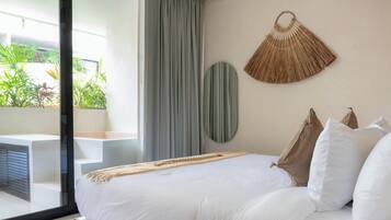 Appartement Supérieur | Coffres-forts dans les chambres, bureau, rideaux occultants