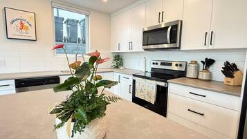 電子レンジ、オーブン、コンロ、食器洗い機